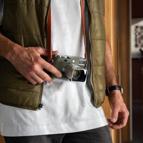 Accessoires en cuir et objectifs Leica M argentés pour Leica M11-P Safari