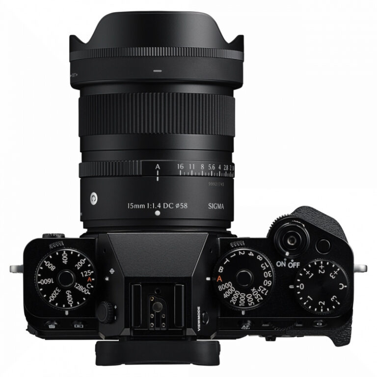 Sigma 15mm f/1.4 DC Contemporary monture Fujifilm X monté sur appareil hybride APS-C