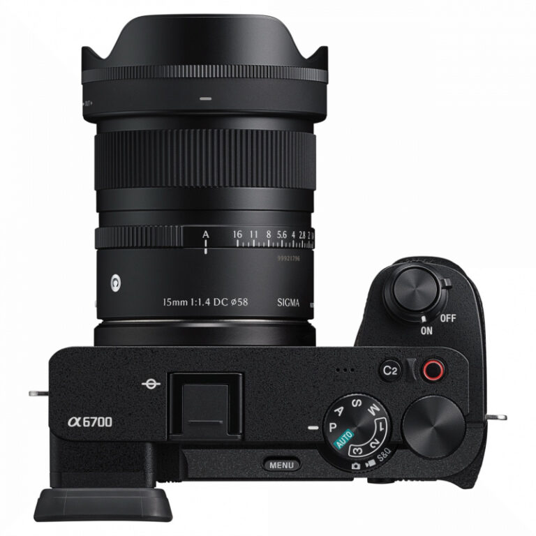 Sigma 15mm f/1.4 DC Contemporary monté sur Sony α6700 APS-C (monture Sony E)