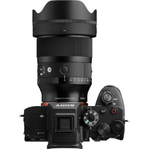 Sigma 35mm f/1.4 DG DN Art monté sur Sony Alpha a7R V plein format (monture Sony E)