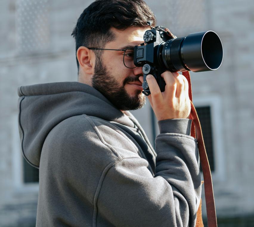 Second-hand photo and video cameras